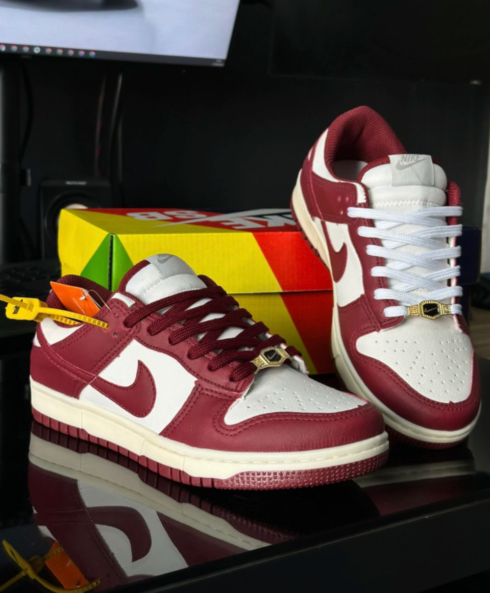 SB DUNK BORDO