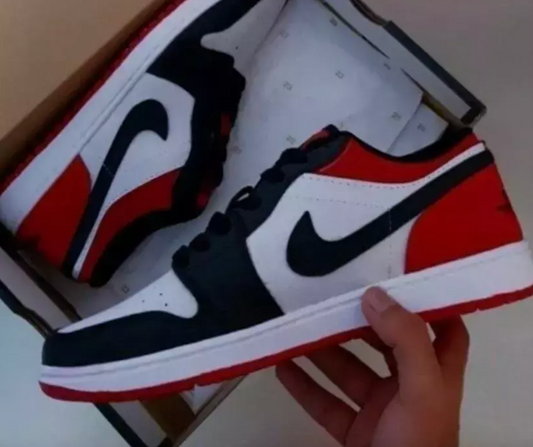 JORDAN 1 LOW BLACK TOE